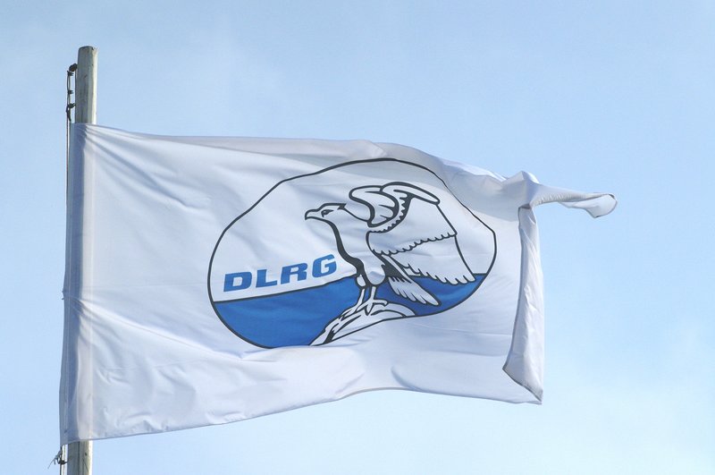 800px-Dlrg-flagge 800px-Dlrg-flagge